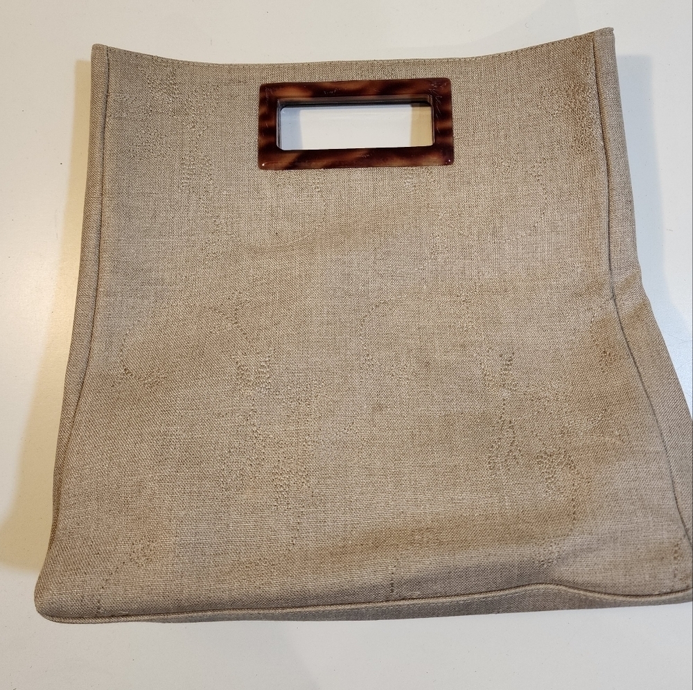 Amada Smith beige embroidered purse